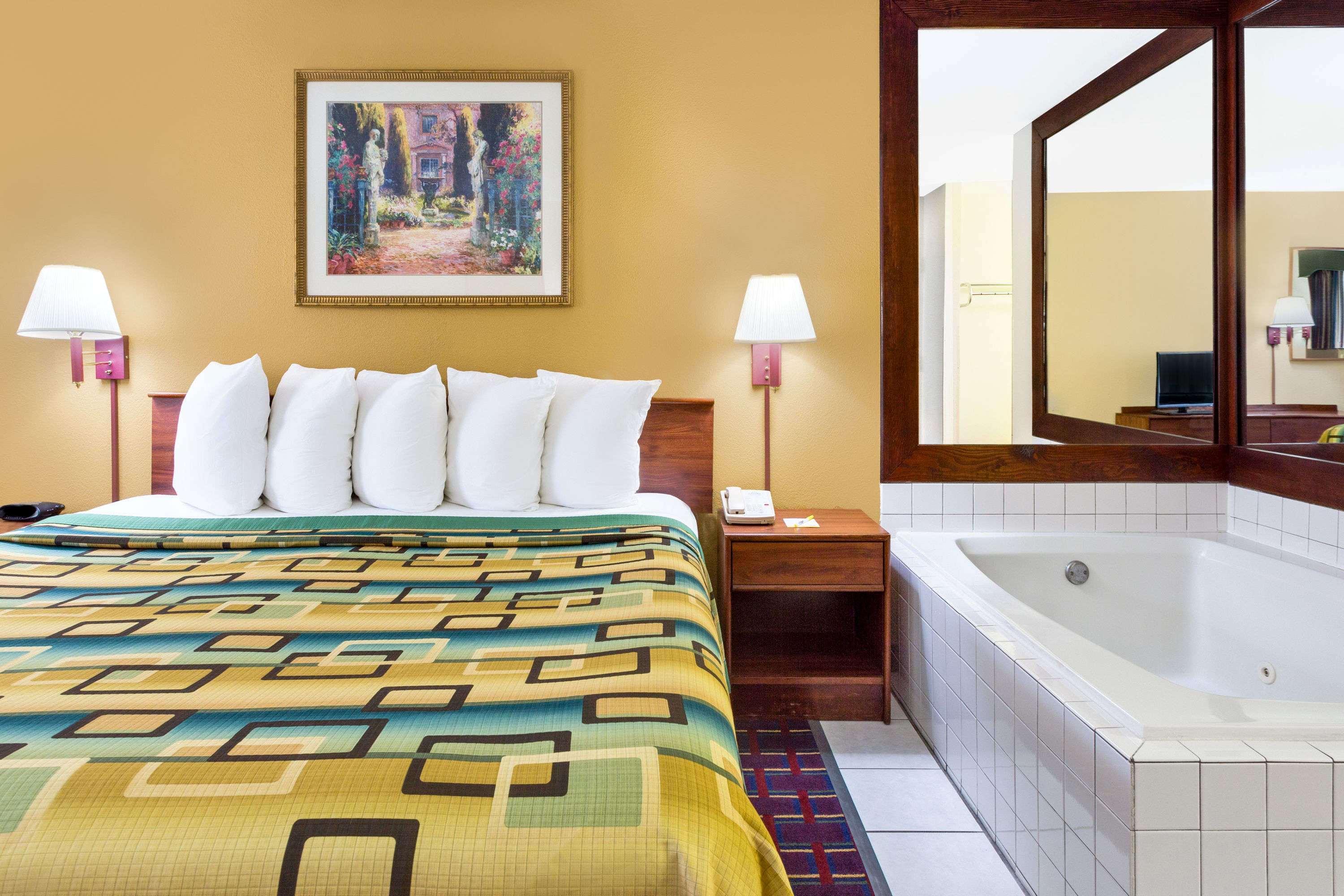 Days Inn By Wyndham Murphy Extérieur photo