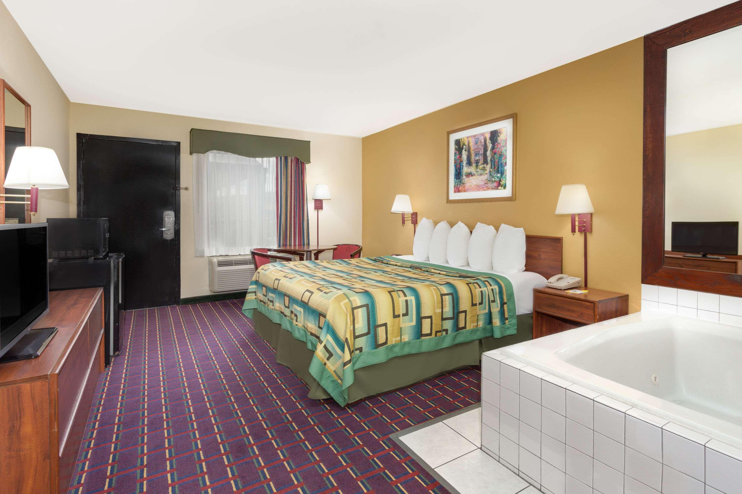 Days Inn By Wyndham Murphy Extérieur photo